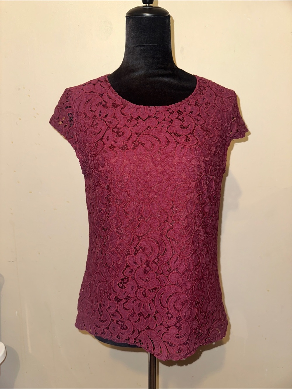 Laundry by Shelli Segal Burgundy Lace Short Cap Sleeve Blouse